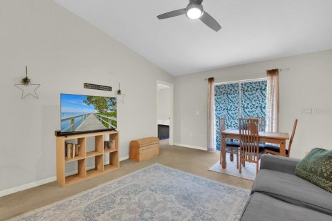 Immobilier commercial à vendre à Cape Coral, Floride: 6 chambres, 221.29 m2 № 2415287 - photo 3