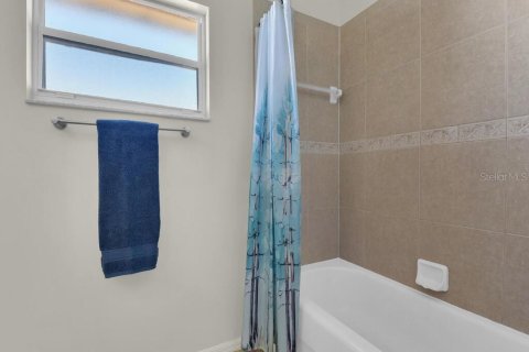 Immobilier commercial à vendre à Cape Coral, Floride: 6 chambres, 221.29 m2 № 2415287 - photo 30