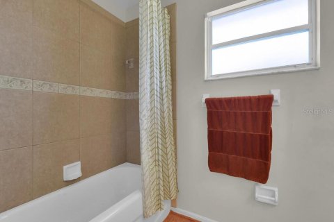 Immobilier commercial à vendre à Cape Coral, Floride: 6 chambres, 221.29 m2 № 2415287 - photo 11