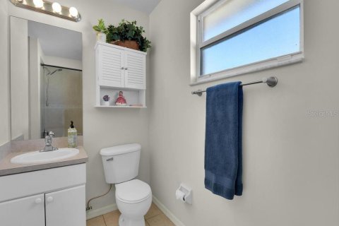 Immobilier commercial à vendre à Cape Coral, Floride: 6 chambres, 221.29 m2 № 2415287 - photo 29