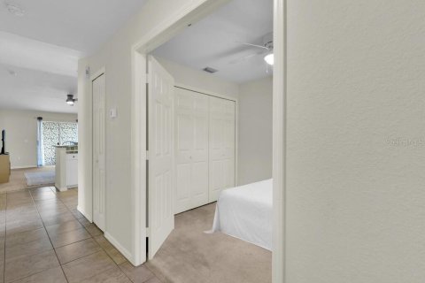 Immobilier commercial à vendre à Cape Coral, Floride: 6 chambres, 221.29 m2 № 2415287 - photo 12