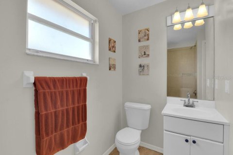 Immobilier commercial à vendre à Cape Coral, Floride: 6 chambres, 221.29 m2 № 2415287 - photo 10