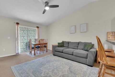 Immobilier commercial à vendre à Cape Coral, Floride: 6 chambres, 221.29 m2 № 2415287 - photo 4