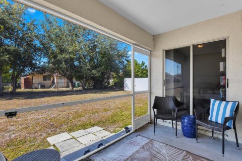 Immobilier commercial à vendre à Cape Coral, Floride: 6 chambres, 221.29 m2 № 2415287 - photo 19