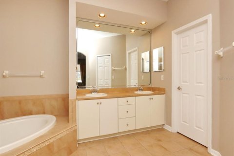 House in Riverview, Florida 4 bedrooms, 320.79 sq.m. № 2121970 - photo 7