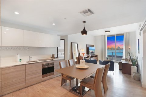 Condo in Hollywood, Florida, 2 bedrooms  № 2086775 - photo 24