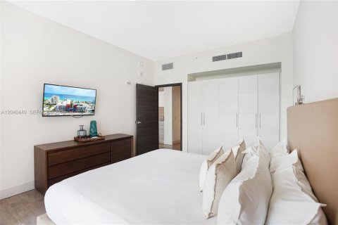 Condo in Hollywood, Florida, 2 bedrooms  № 2086775 - photo 14