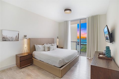 Condo in Hollywood, Florida, 2 bedrooms  № 2086775 - photo 17