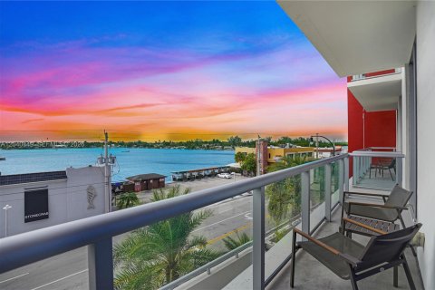 Condo in Hollywood, Florida, 2 bedrooms  № 2086775 - photo 6