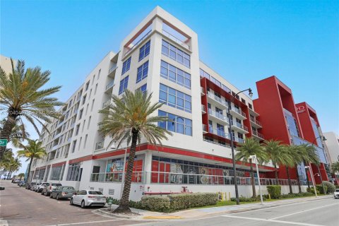 Condo in Hollywood, Florida, 2 bedrooms  № 2086775 - photo 25