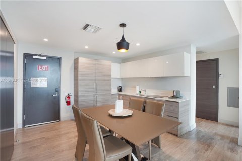 Condo in Hollywood, Florida, 2 bedrooms  № 2086775 - photo 23