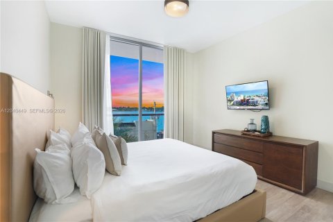 Condo in Hollywood, Florida, 2 bedrooms  № 2086775 - photo 16