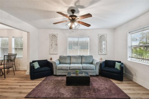 Casa en venta en Tampa, Florida, 3 dormitorios, 91.79 m2 № 2410001 - foto 7