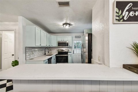 Casa en venta en Tampa, Florida, 3 dormitorios, 91.79 m2 № 2410001 - foto 14