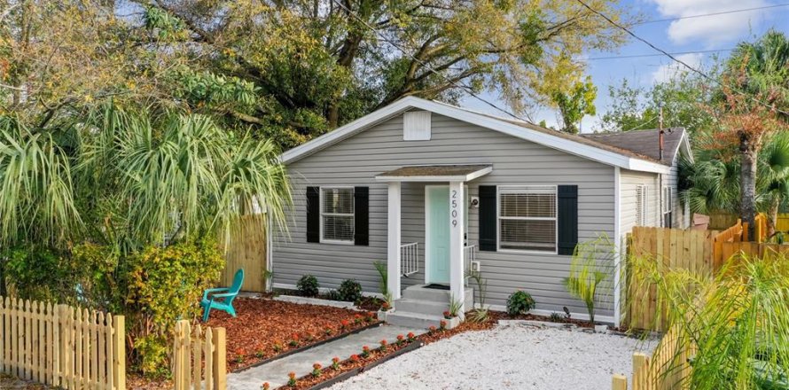 Casa en Tampa, Florida 3 dormitorios, 91.79 m2 № 2410001
