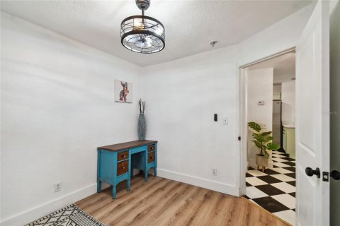 Casa en venta en Tampa, Florida, 3 dormitorios, 91.79 m2 № 2410001 - foto 22