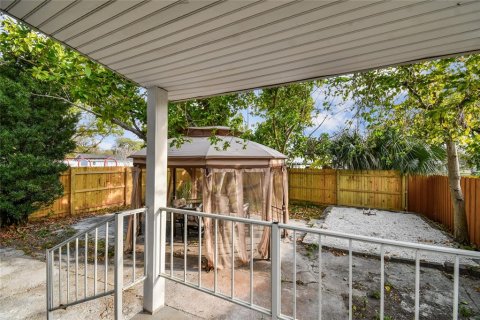 Casa en venta en Tampa, Florida, 3 dormitorios, 91.79 m2 № 2410001 - foto 25