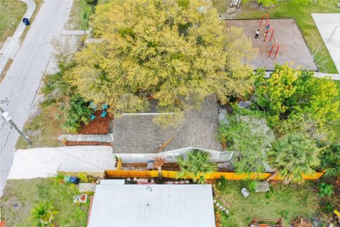 Casa en venta en Tampa, Florida, 3 dormitorios, 91.79 m2 № 2410001 - foto 28