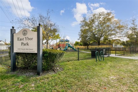 Casa en venta en Tampa, Florida, 3 dormitorios, 91.79 m2 № 2410001 - foto 30