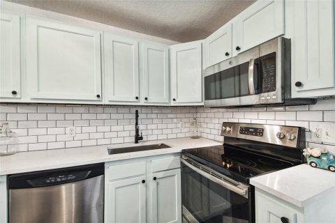 Casa en venta en Tampa, Florida, 3 dormitorios, 91.79 m2 № 2410001 - foto 15
