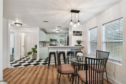 Casa en venta en Tampa, Florida, 3 dormitorios, 91.79 m2 № 2410001 - foto 9