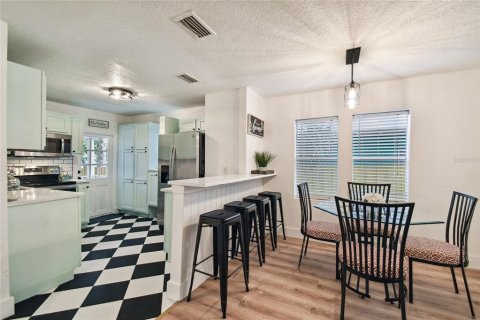 Casa en venta en Tampa, Florida, 3 dormitorios, 91.79 m2 № 2410001 - foto 11