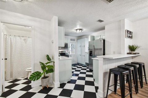 Casa en venta en Tampa, Florida, 3 dormitorios, 91.79 m2 № 2410001 - foto 12