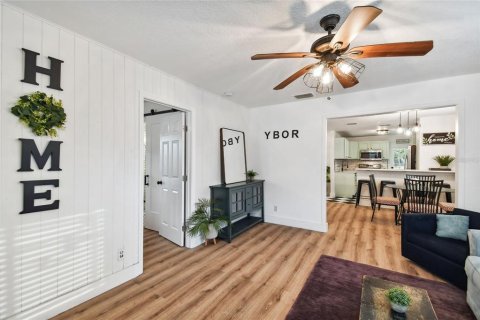 Casa en venta en Tampa, Florida, 3 dormitorios, 91.79 m2 № 2410001 - foto 5