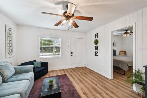 Casa en venta en Tampa, Florida, 3 dormitorios, 91.79 m2 № 2410001 - foto 8
