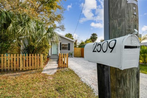 Casa en venta en Tampa, Florida, 3 dormitorios, 91.79 m2 № 2410001 - foto 4