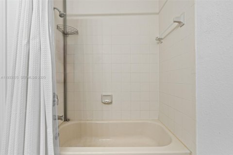 Condo in Homestead, Florida, 3 bedrooms  № 1991881 - photo 20