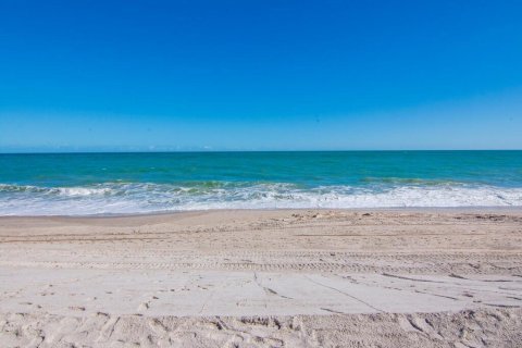 Condo in Vero Beach, Florida, 2 bedrooms  № 815940 - photo 1