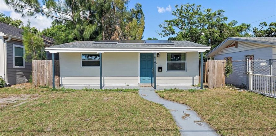 House in Saint Petersburg, Florida 3 bedrooms, 76.37 sq.m. № 1725471