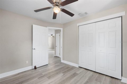 House in Saint Petersburg, Florida 3 bedrooms, 76.37 sq.m. № 1725471 - photo 11