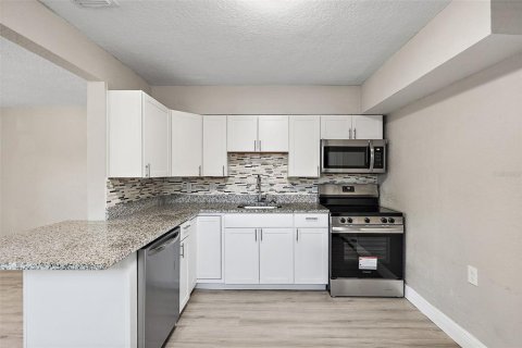 House in Saint Petersburg, Florida 3 bedrooms, 76.37 sq.m. № 1725471 - photo 13