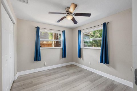 House in Saint Petersburg, Florida 3 bedrooms, 76.37 sq.m. № 1725471 - photo 10