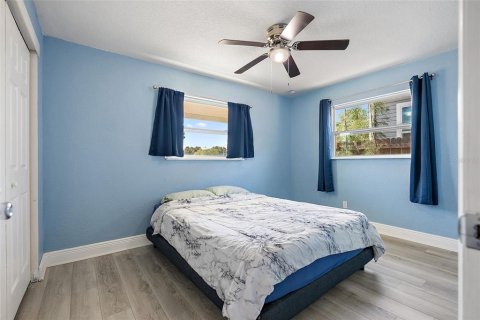 House in Saint Petersburg, Florida 3 bedrooms, 76.37 sq.m. № 1725471 - photo 7