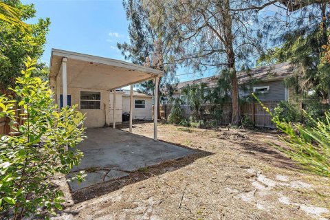 House in Saint Petersburg, Florida 3 bedrooms, 76.37 sq.m. № 1725471 - photo 21