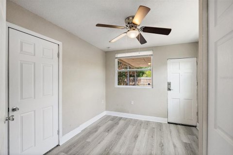 House in Saint Petersburg, Florida 3 bedrooms, 76.37 sq.m. № 1725471 - photo 14
