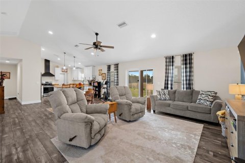 Casa en venta en Mims, Florida, 4 dormitorios, 205.13 m2 № 2143748 - foto 8