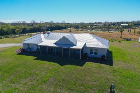 Casa en venta en Mims, Florida, 4 dormitorios, 205.13 m2 № 2143748 - foto 2