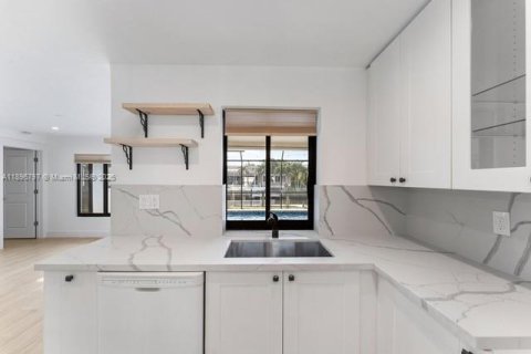 Casa en venta en Cape Coral, Florida, 3 dormitorios, 150.13 m2 № 1949145 - foto 23