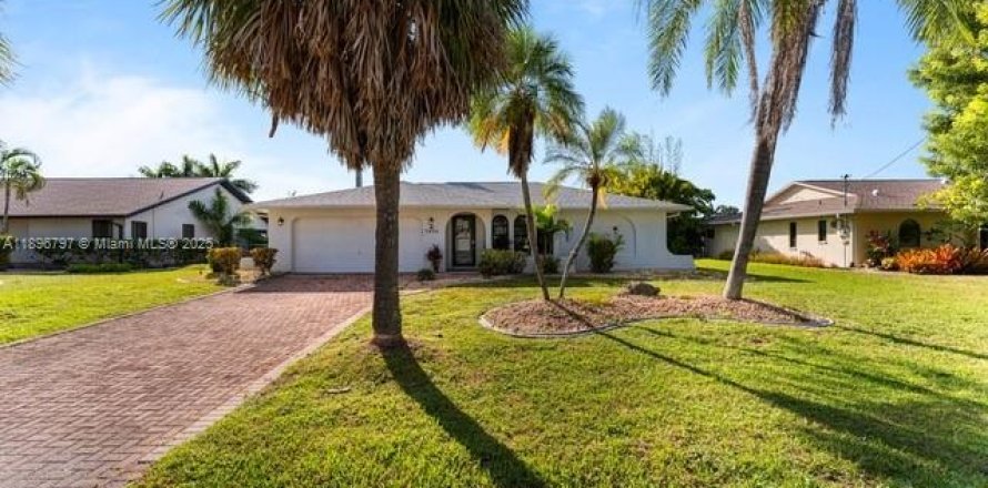 Casa en Cape Coral, Florida 3 dormitorios, 150.13 m2 № 1949145
