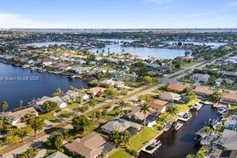 Casa en venta en Cape Coral, Florida, 3 dormitorios, 150.13 m2 № 1949145 - foto 14