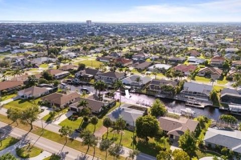 Casa en venta en Cape Coral, Florida, 3 dormitorios, 150.13 m2 № 1949145 - foto 13