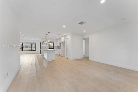 Casa en venta en Cape Coral, Florida, 3 dormitorios, 150.13 m2 № 1949145 - foto 17