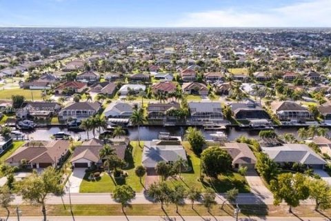 Casa en venta en Cape Coral, Florida, 3 dormitorios, 150.13 m2 № 1949145 - foto 12