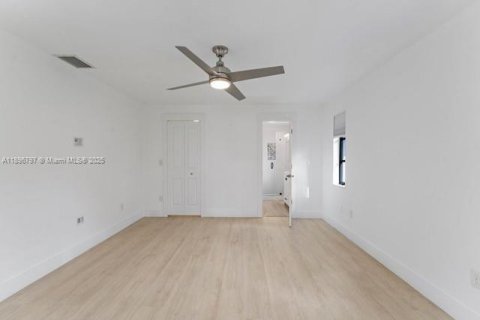 Casa en venta en Cape Coral, Florida, 3 dormitorios, 150.13 m2 № 1949145 - foto 27