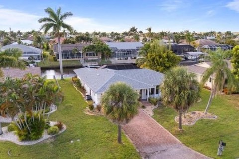 Casa en venta en Cape Coral, Florida, 3 dormitorios, 150.13 m2 № 1949145 - foto 2
