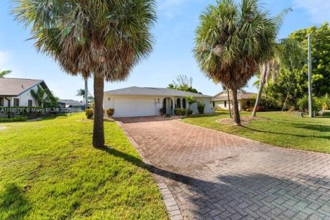 Casa en venta en Cape Coral, Florida, 3 dormitorios, 150.13 m2 № 1949145 - foto 15